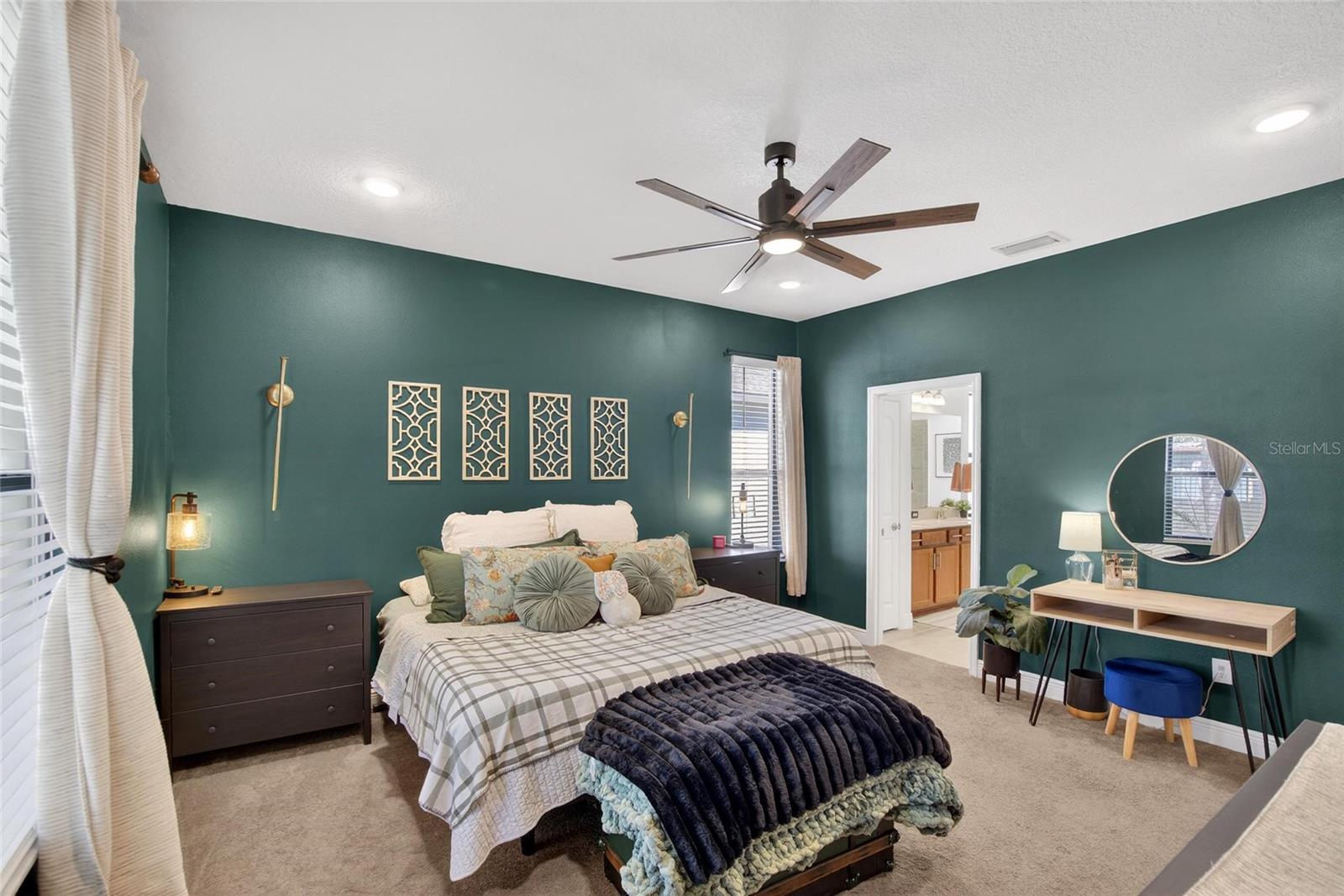 Listing photo id 29 for 11439 Crowne Pointe Street