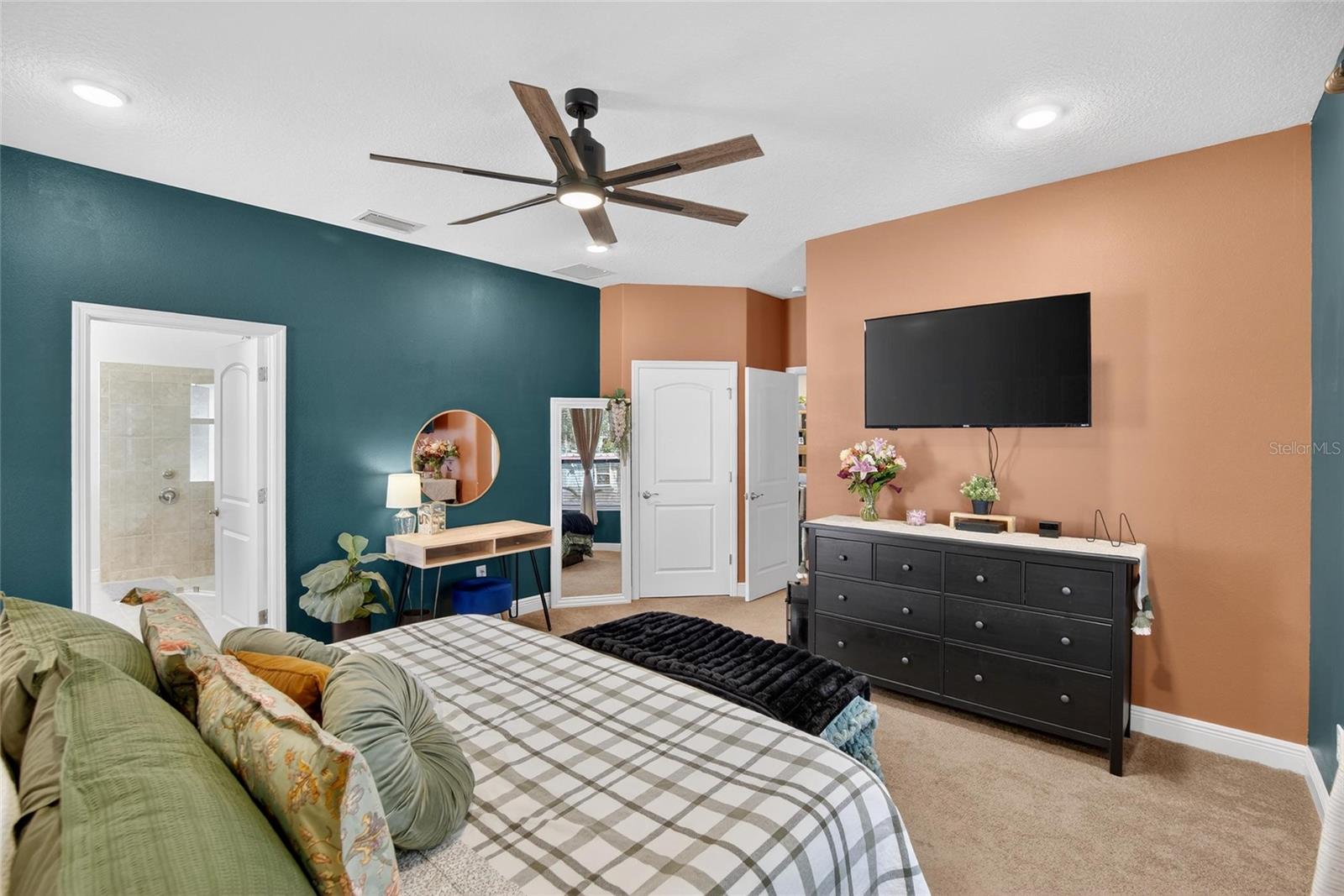 Listing photo id 30 for 11439 Crowne Pointe Street