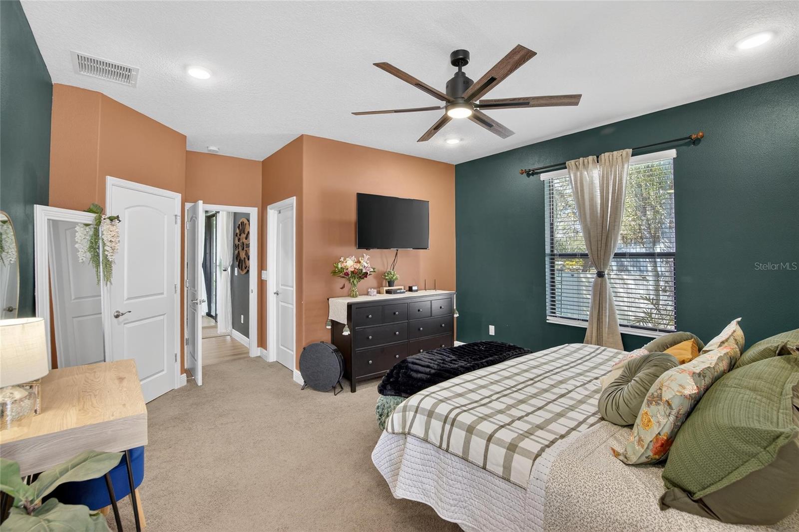 Listing photo id 31 for 11439 Crowne Pointe Street