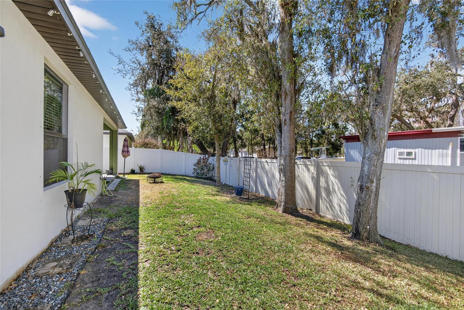 Listing photo id 41 for 11439 Crowne Pointe Street