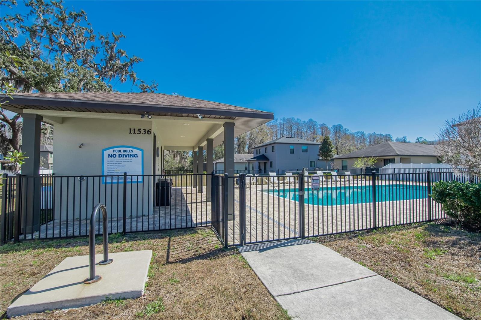 Listing photo id 42 for 11439 Crowne Pointe Street