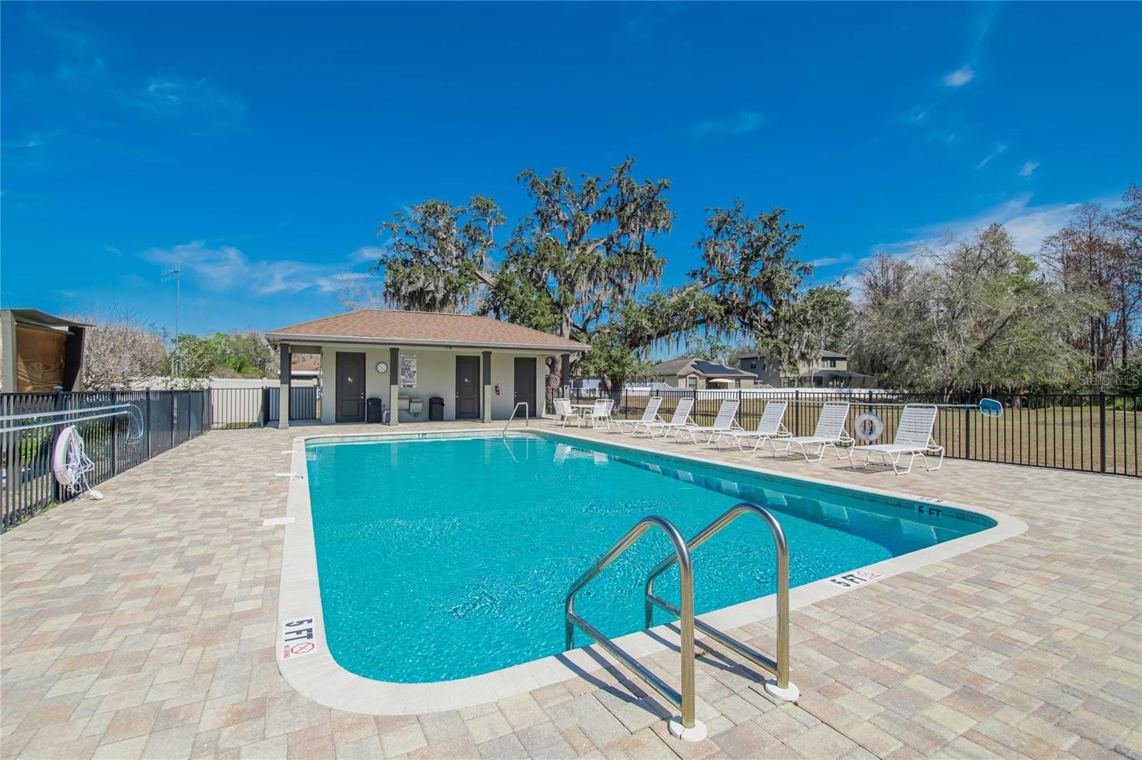 Listing photo id 44 for 11439 Crowne Pointe Street