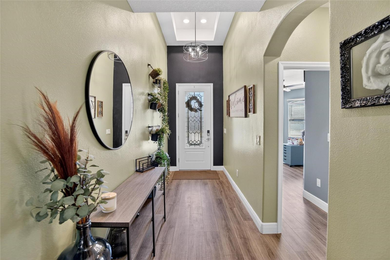 Listing photo id 3 for 11439 Crowne Pointe Street