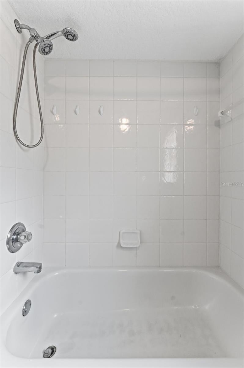 Listing photo id 10 for 7402 Germer Street