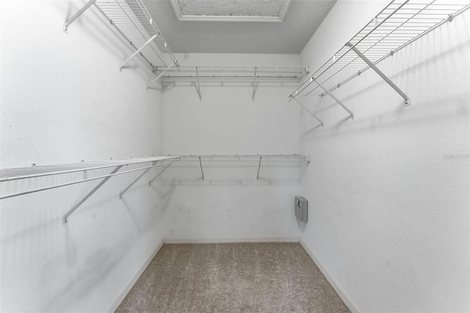 Listing photo id 11 for 7402 Germer Street