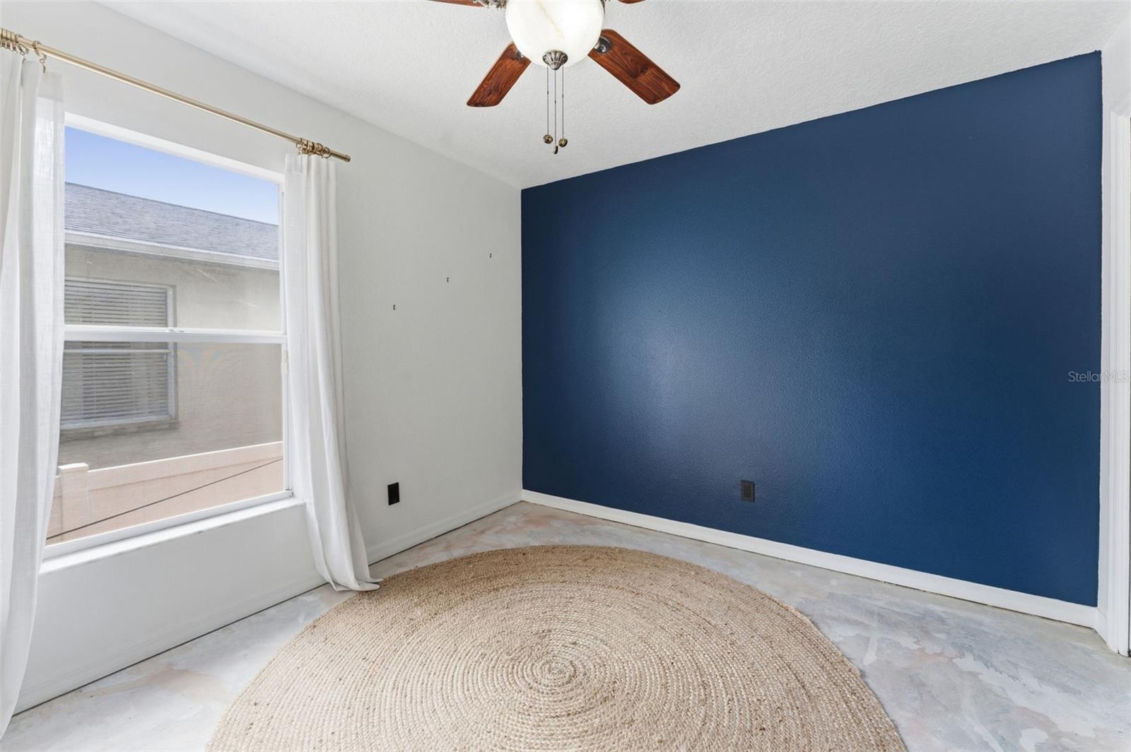 Listing photo id 12 for 7402 Germer Street