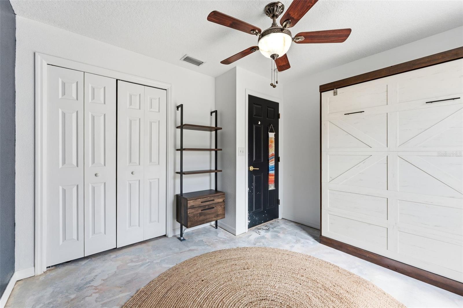 Listing photo id 13 for 7402 Germer Street