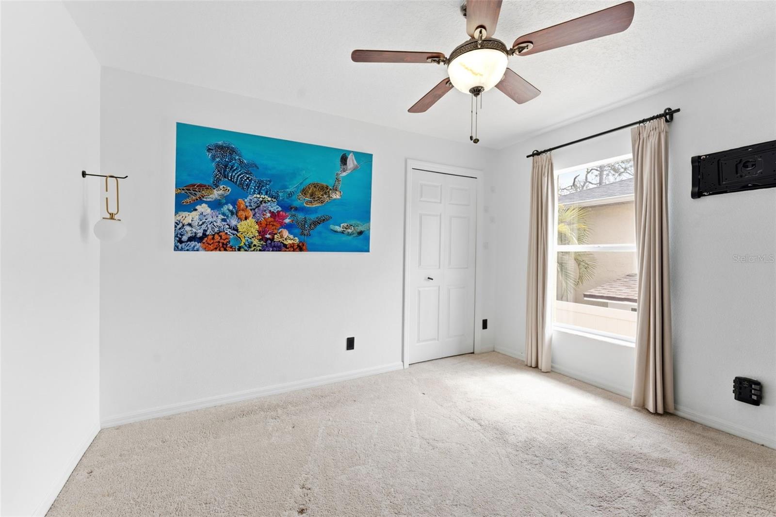 Listing photo id 14 for 7402 Germer Street