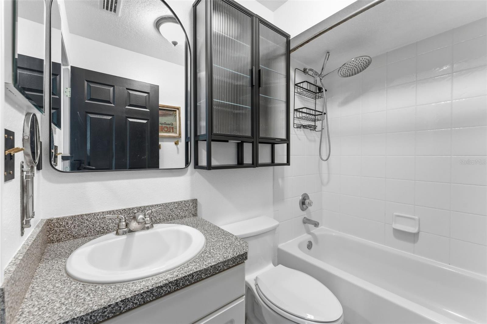 Listing photo id 16 for 7402 Germer Street