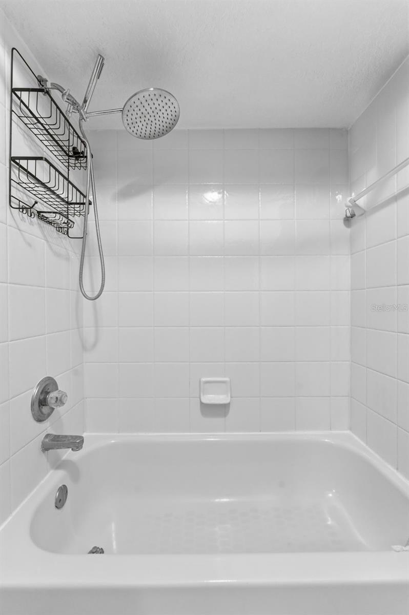 Listing photo id 17 for 7402 Germer Street