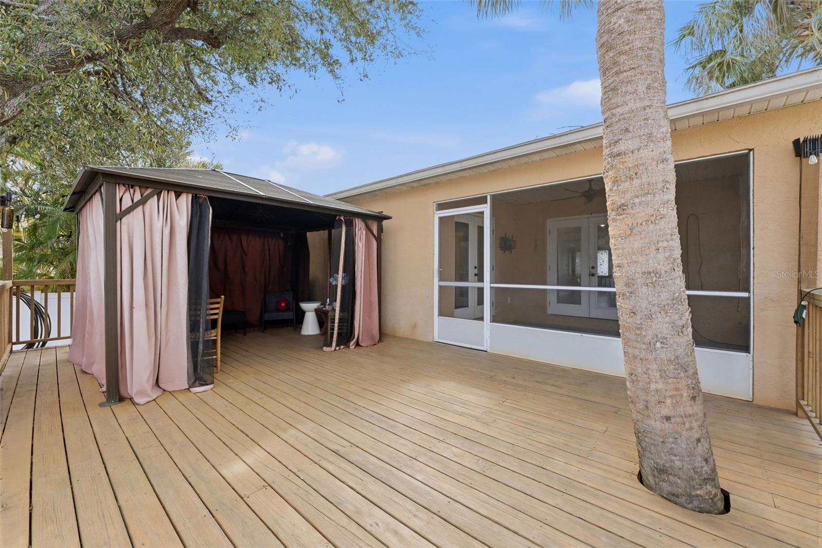 Listing photo id 22 for 7402 Germer Street