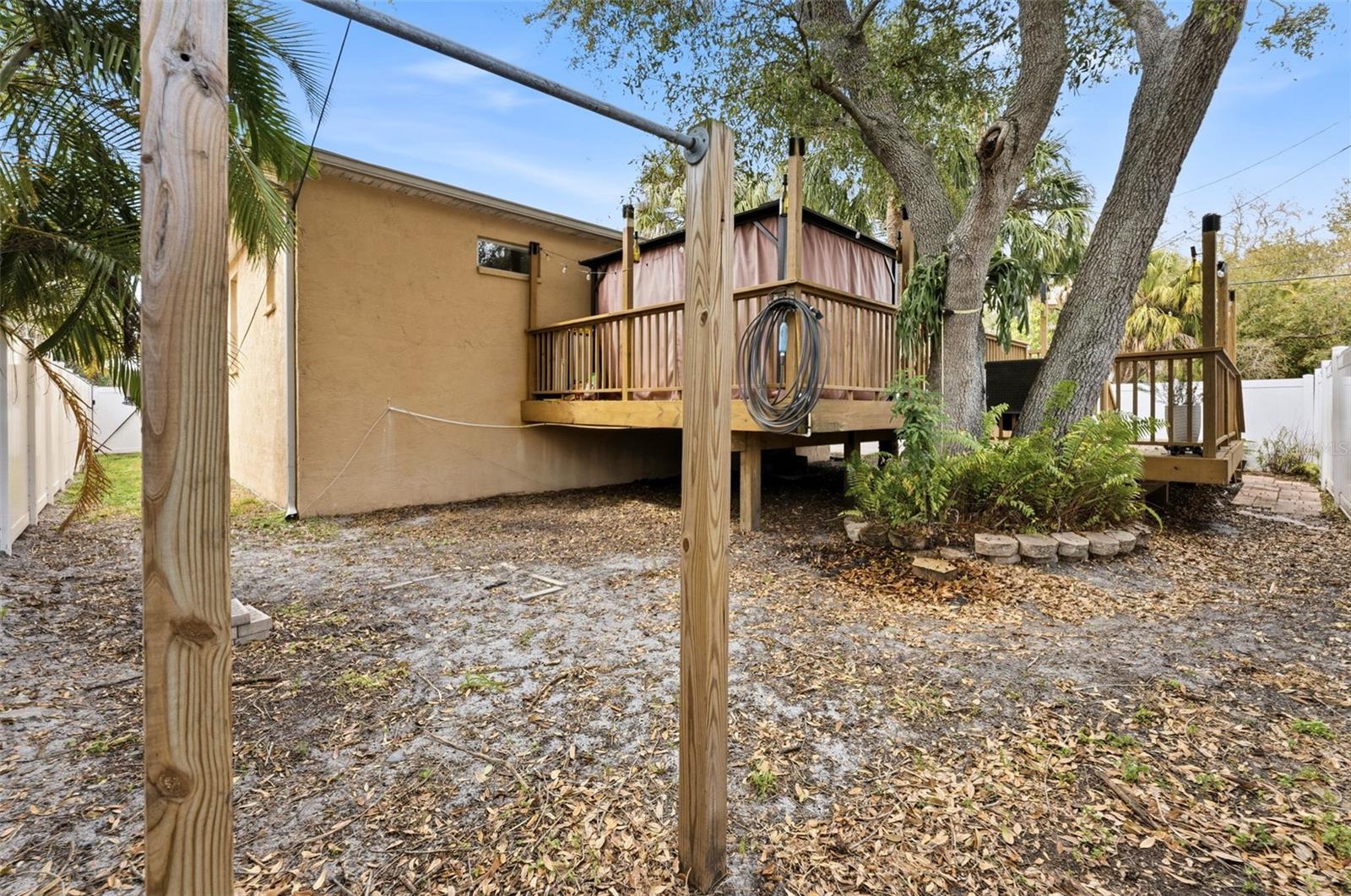 Listing photo id 25 for 7402 Germer Street