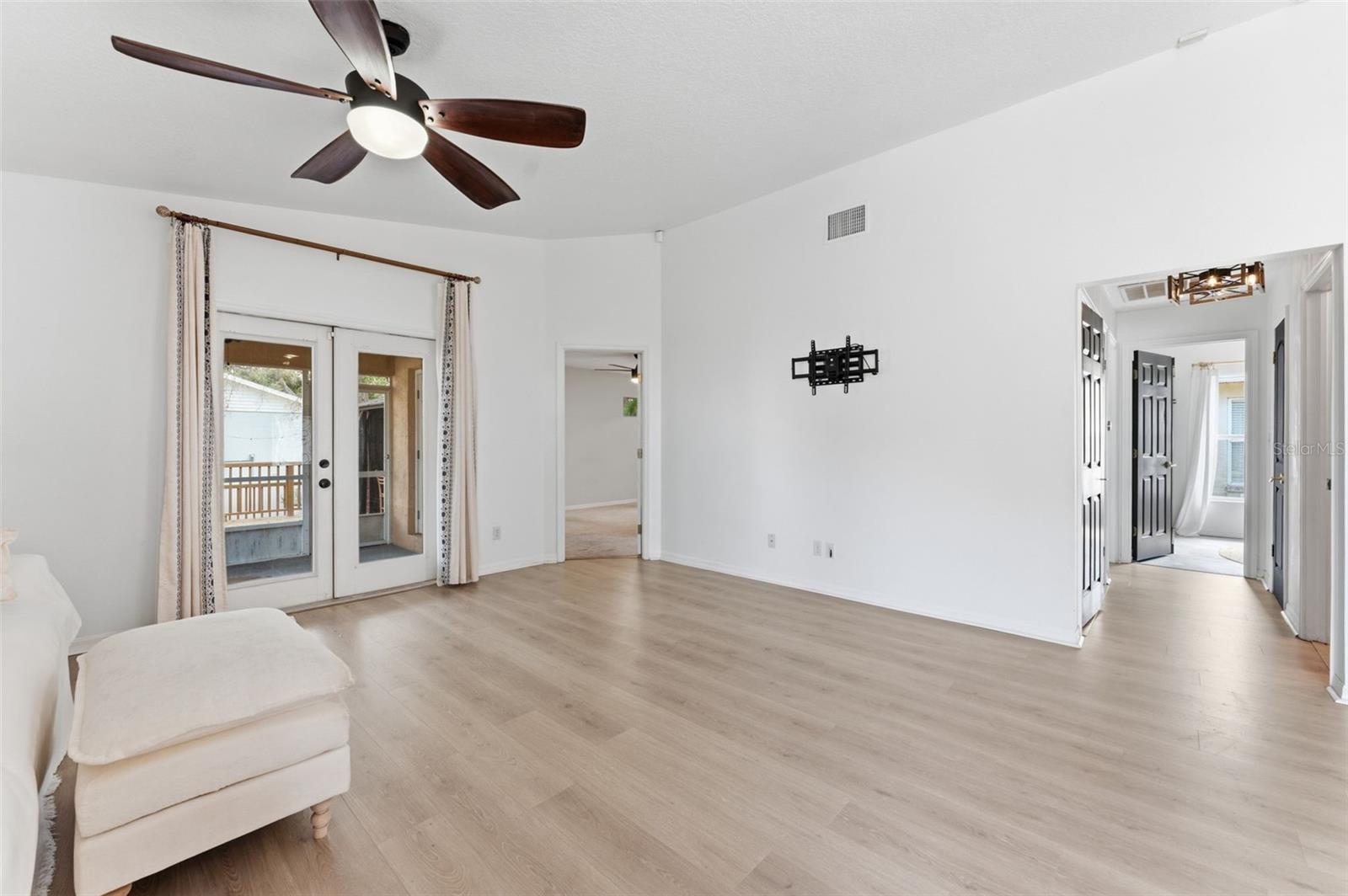 Listing photo id 1 for 7402 Germer Street