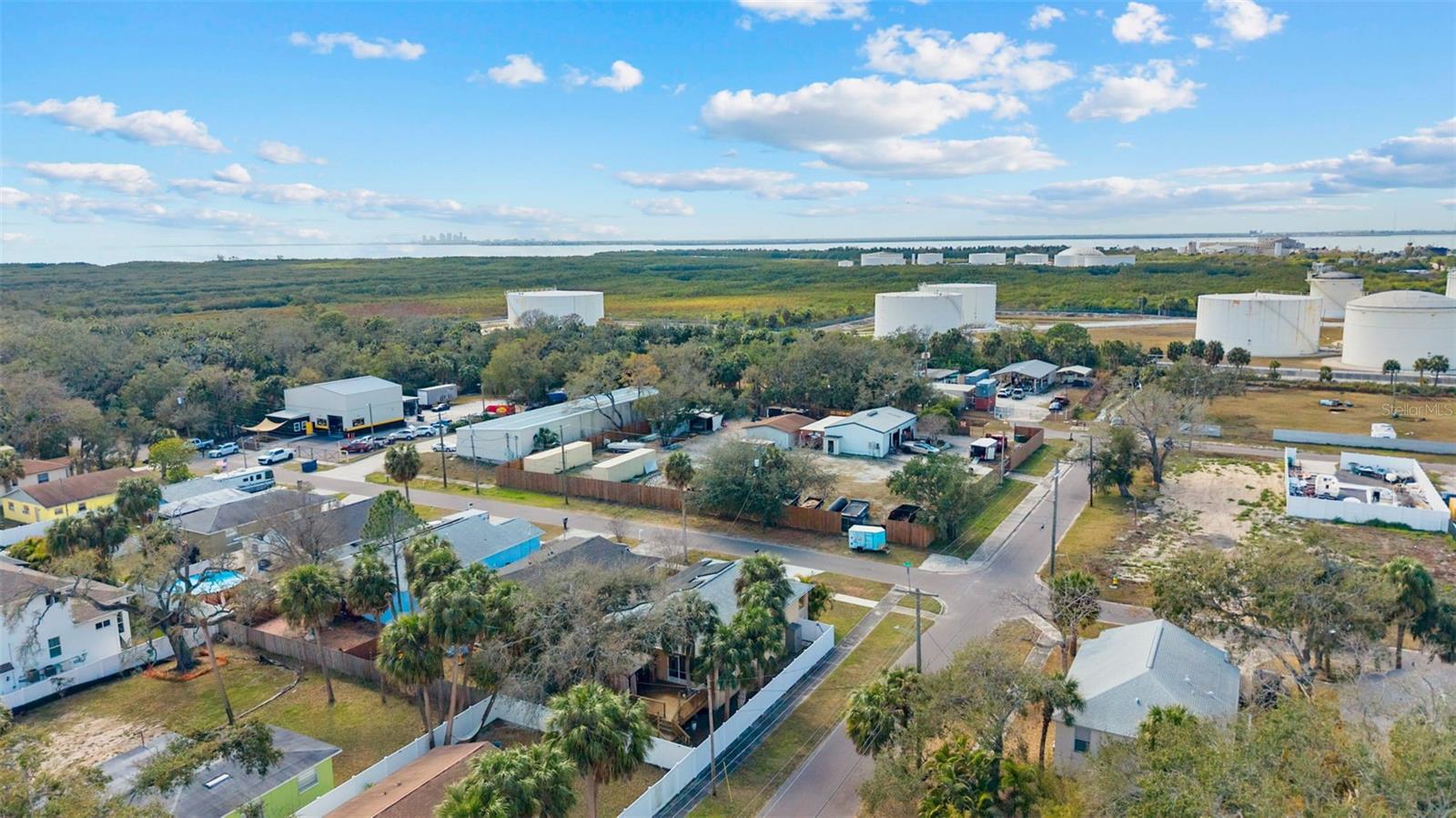 Listing photo id 30 for 7402 Germer Street