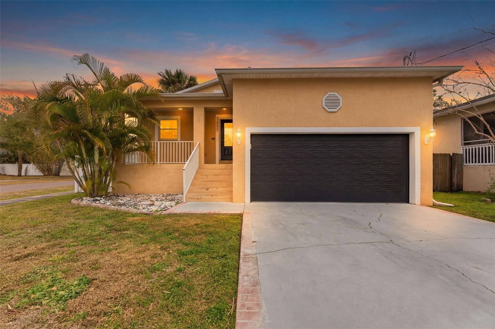 Listing photo id 32 for 7402 Germer Street