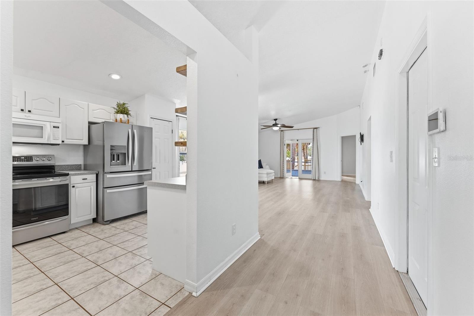 Listing photo id 3 for 7402 Germer Street