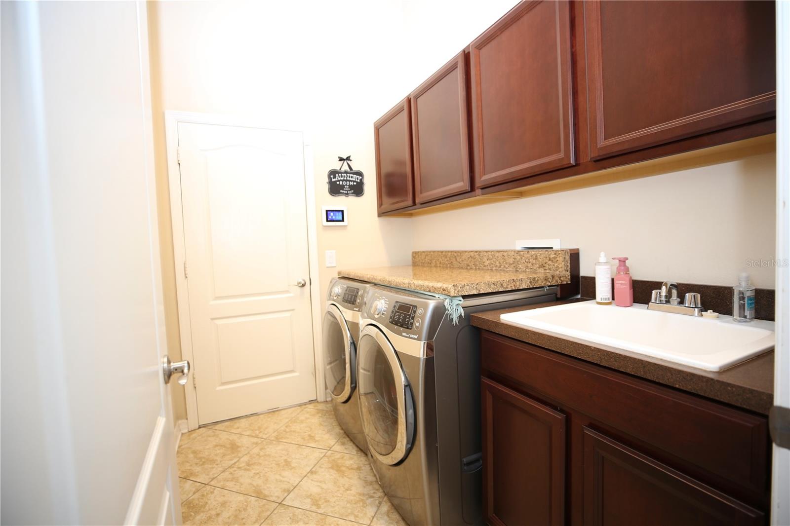 Image 18 of 49 For 10803 Rockledge View Drive