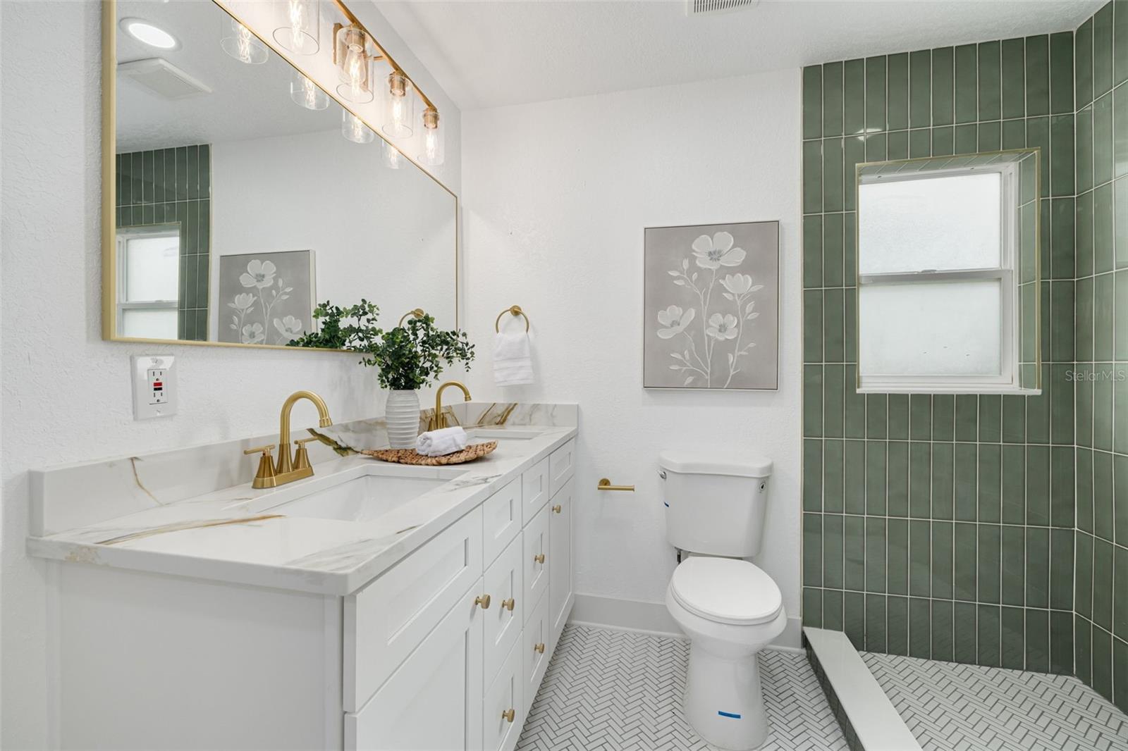 Image 21 of 34 For 12816 128th Avenue