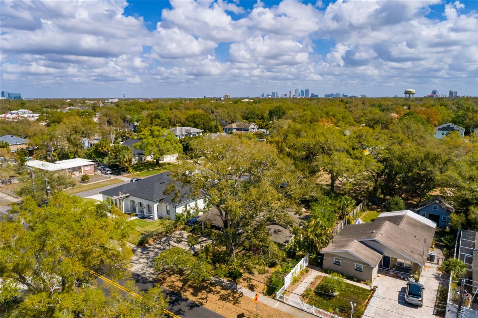 Image 18 of 30 For 2306 Lois Avenue