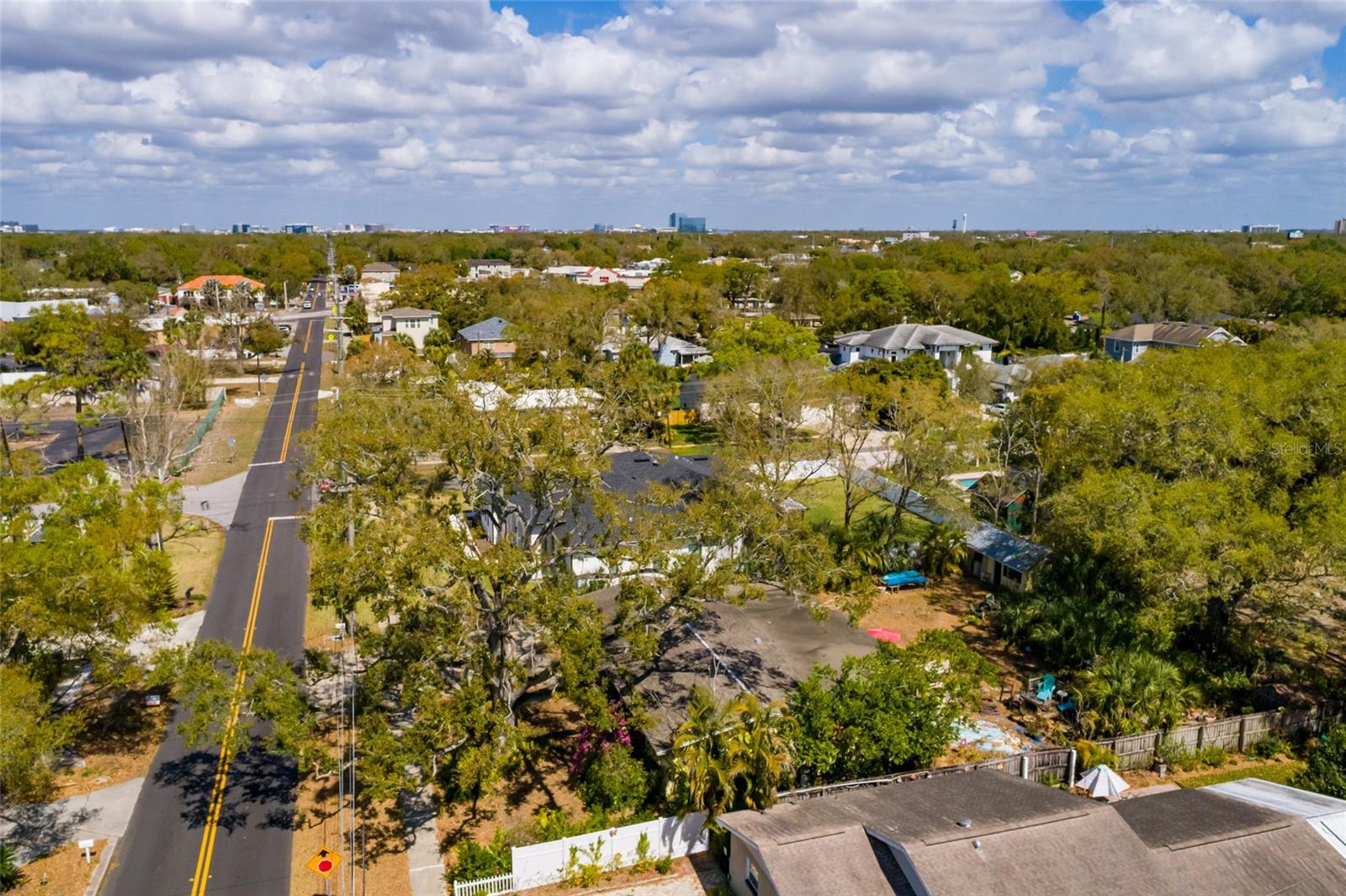 Image 19 of 30 For 2306 Lois Avenue