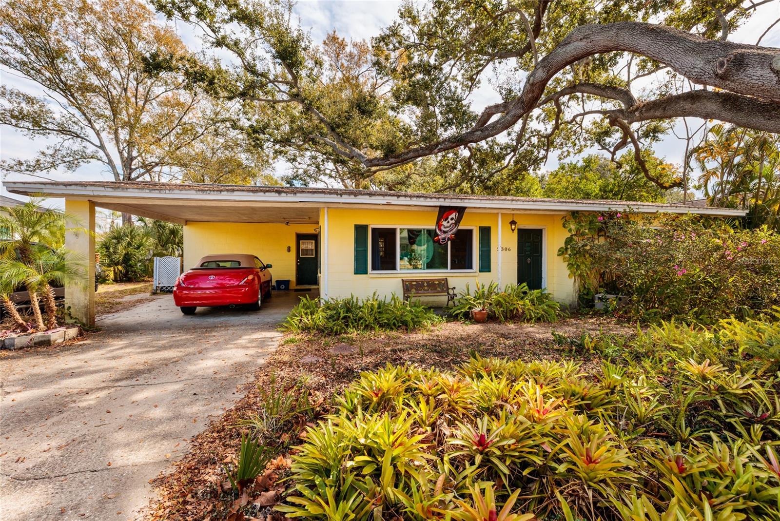 Image 4 of 30 For 2306 Lois Avenue