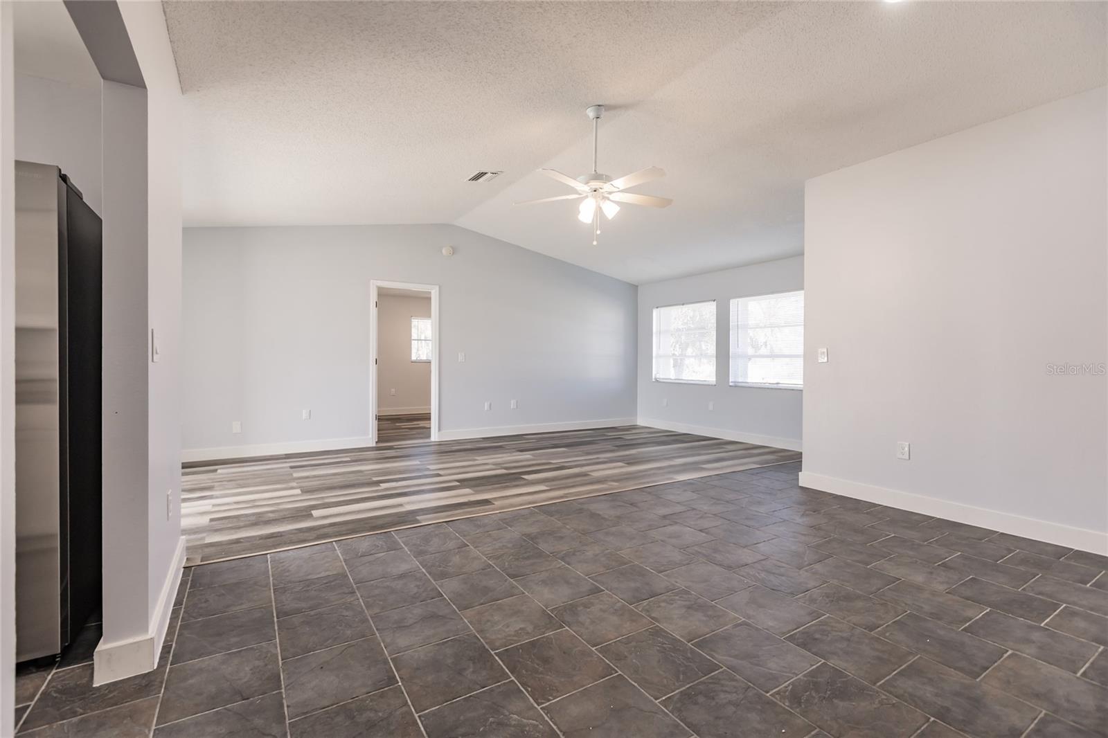 Image 11 of 37 For 11065 Waterford Avenue