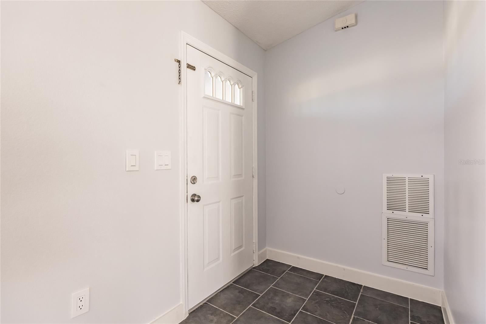 Image 7 of 37 For 11065 Waterford Avenue