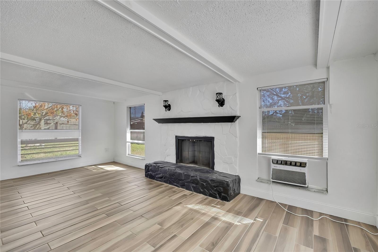 Image 17 of 44 For 1448 Saplin Drive