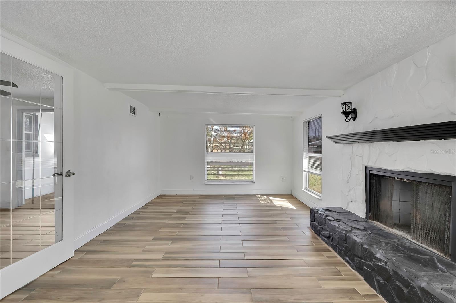 Image 18 of 44 For 1448 Saplin Drive