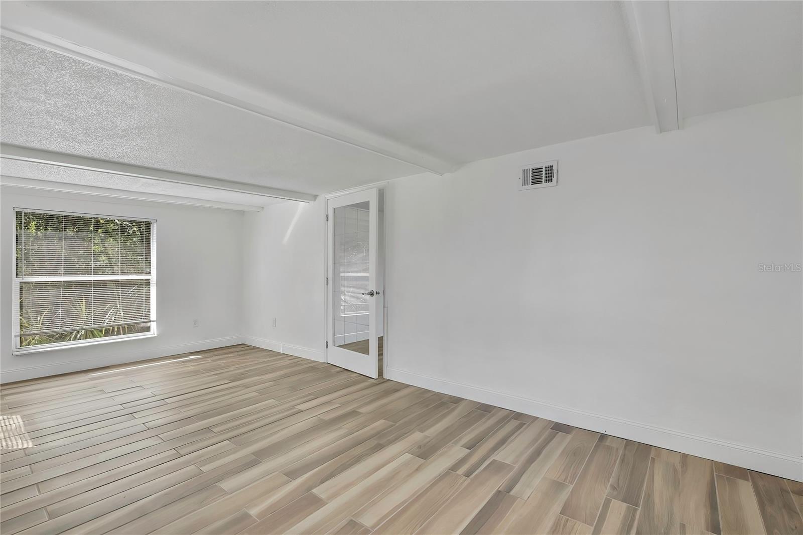 Image 20 of 44 For 1448 Saplin Drive