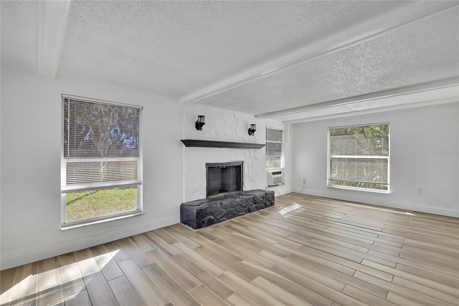 Image 22 of 44 For 1448 Saplin Drive