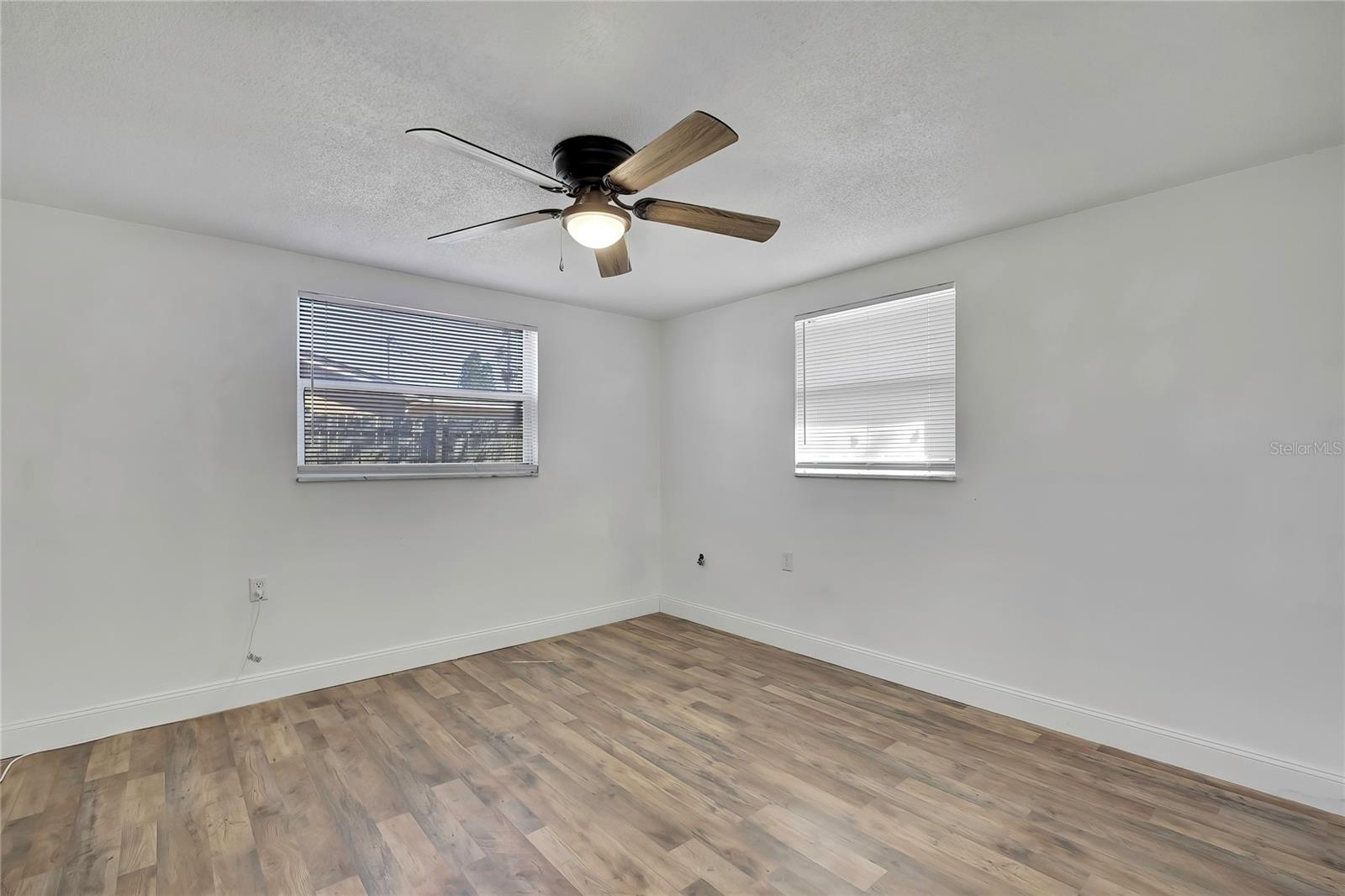 Image 28 of 44 For 1448 Saplin Drive