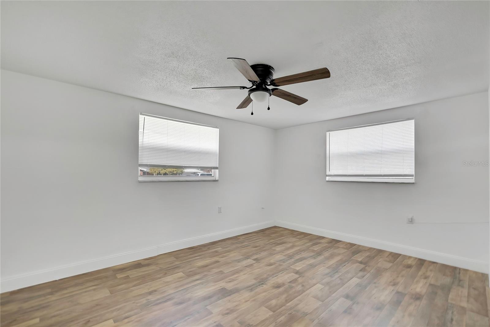 Image 31 of 44 For 1448 Saplin Drive