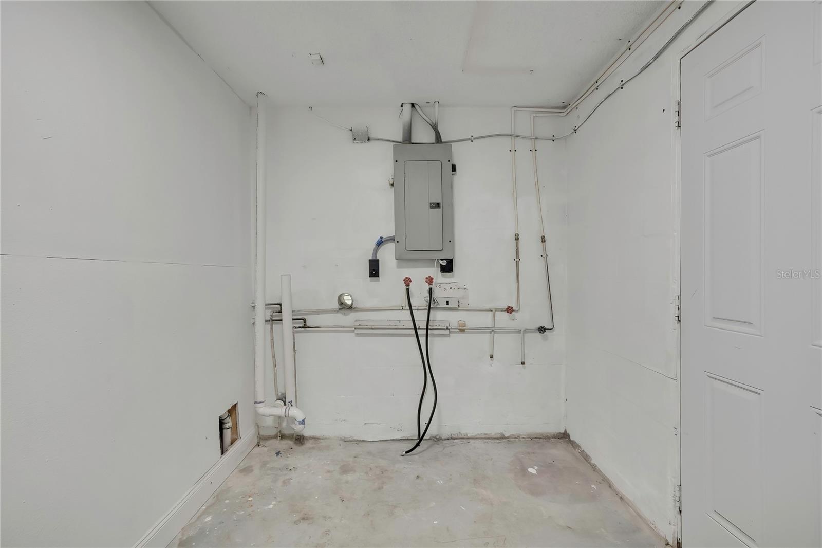 Image 36 of 44 For 1448 Saplin Drive