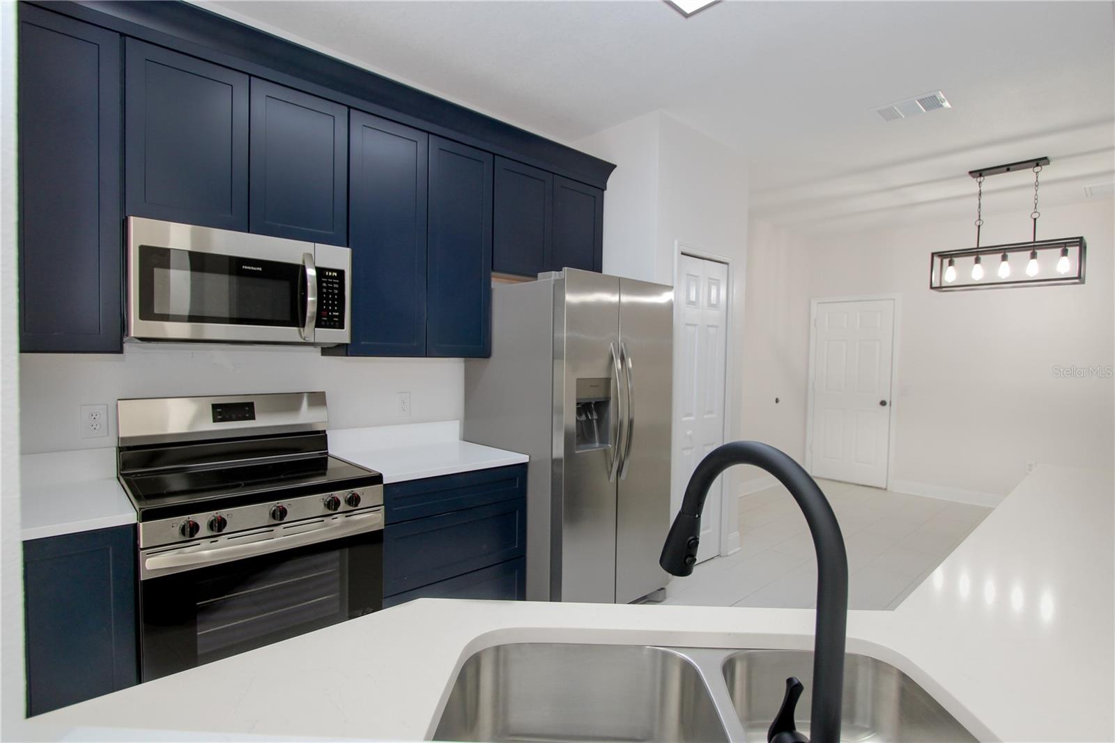 Image 10 of 34 For 6407 Rosefinch Court 104