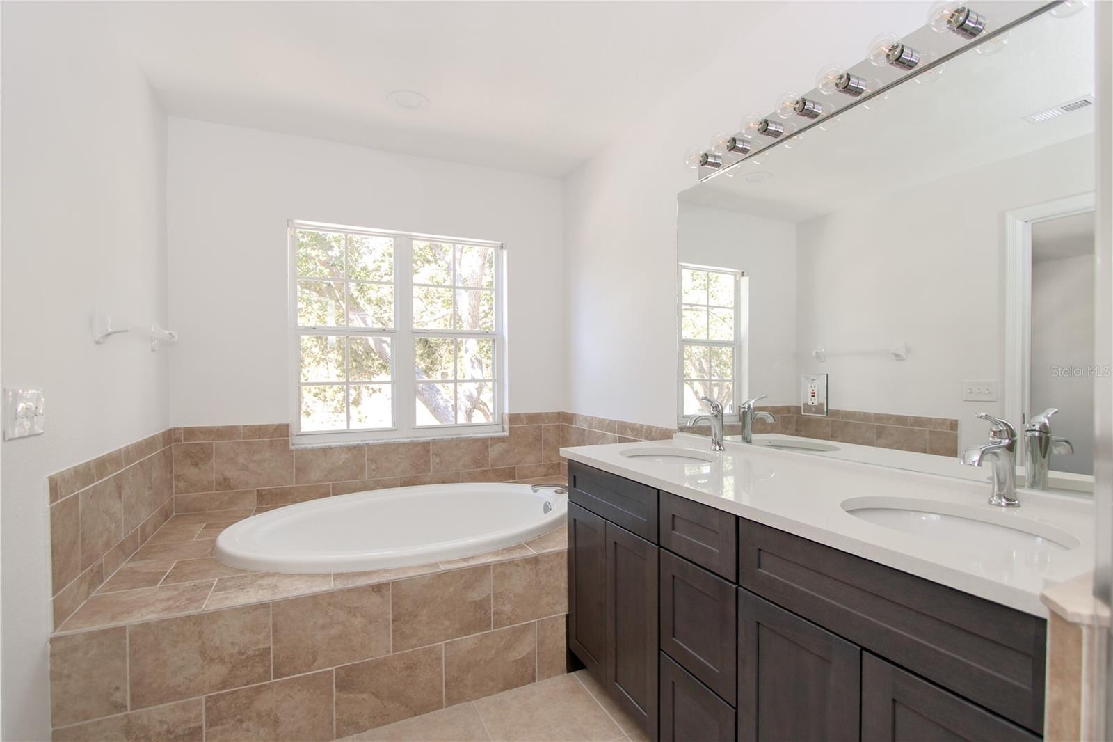 Image 22 of 34 For 6407 Rosefinch Court 104