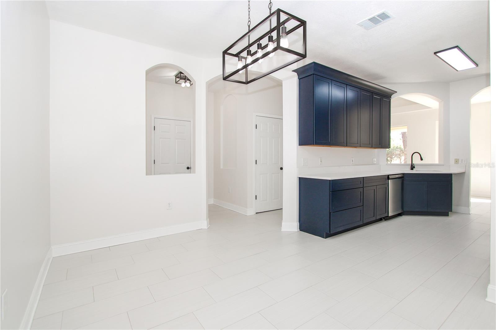 Image 5 of 34 For 6407 Rosefinch Court 104