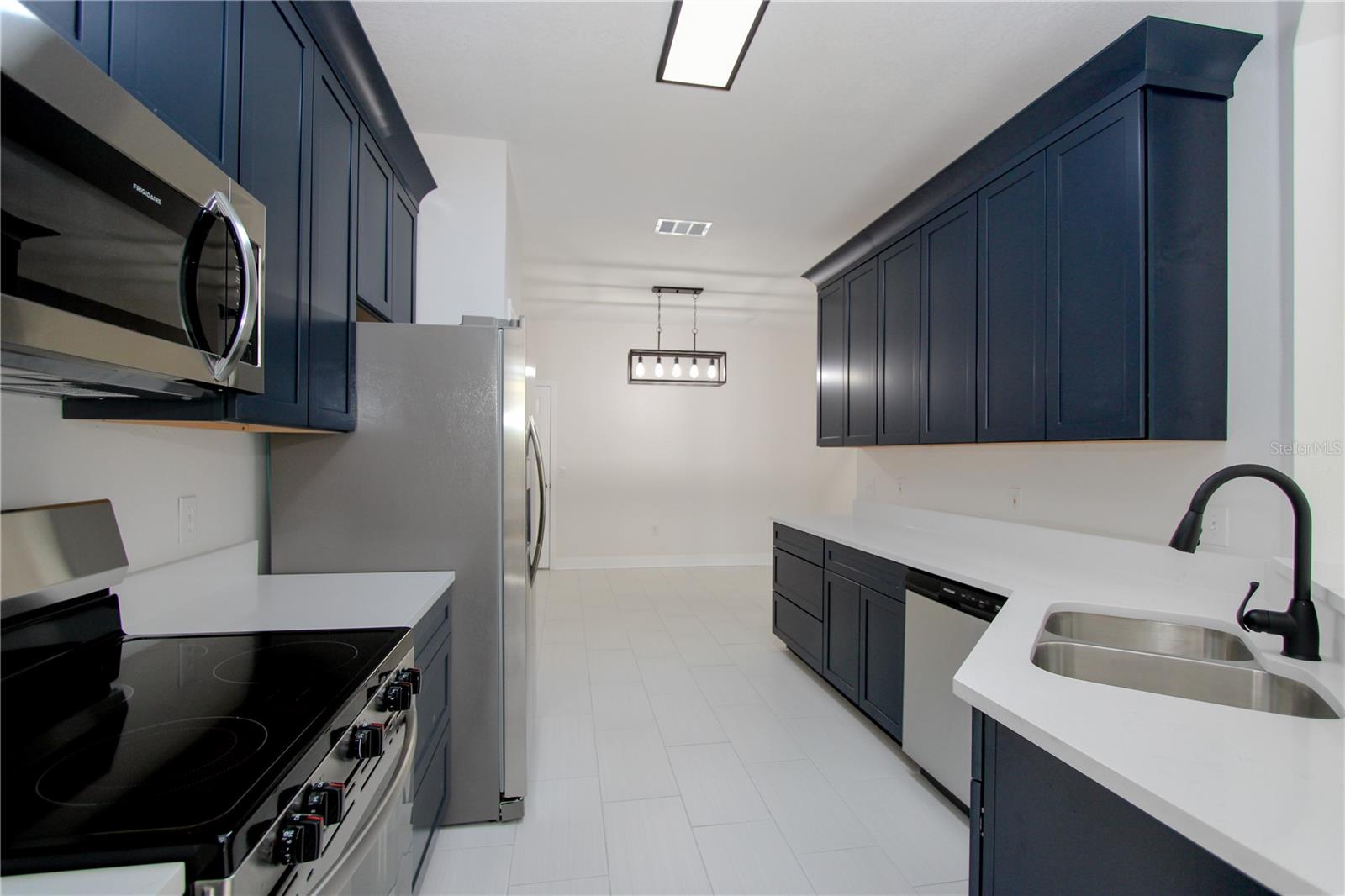 Image 9 of 34 For 6407 Rosefinch Court 104