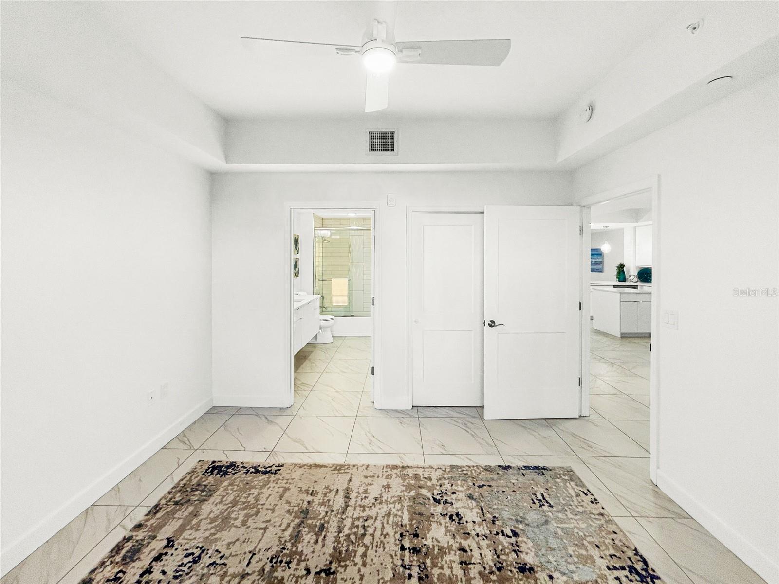 Image 12 of 35 For 125 Island Way 502