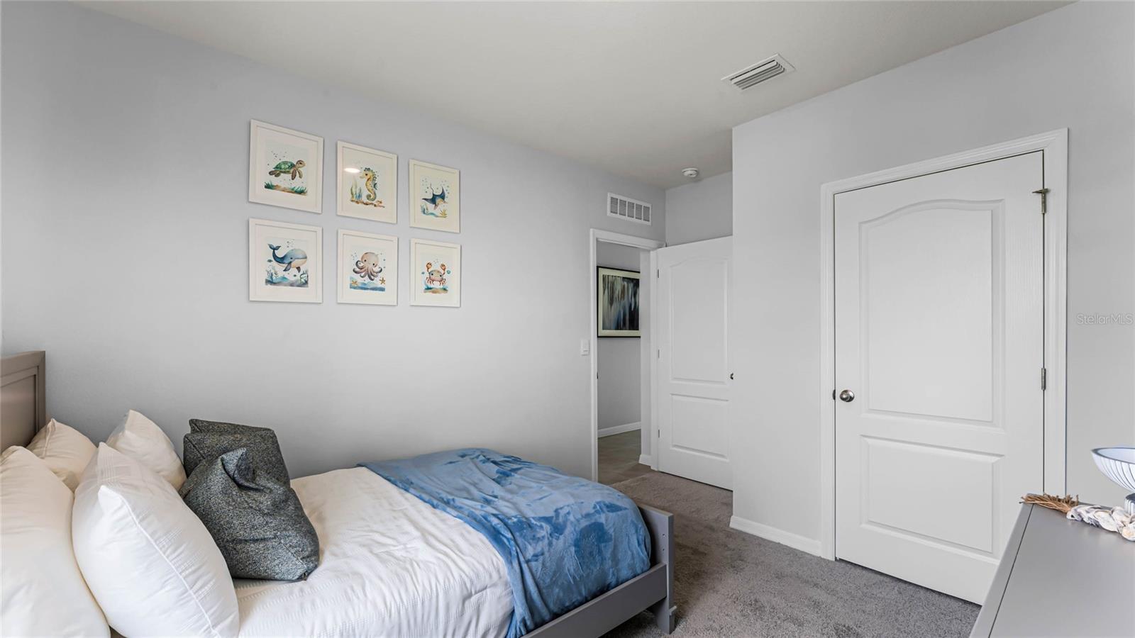 Listing photo id 11 for 35526 Sunflower Hill Drive