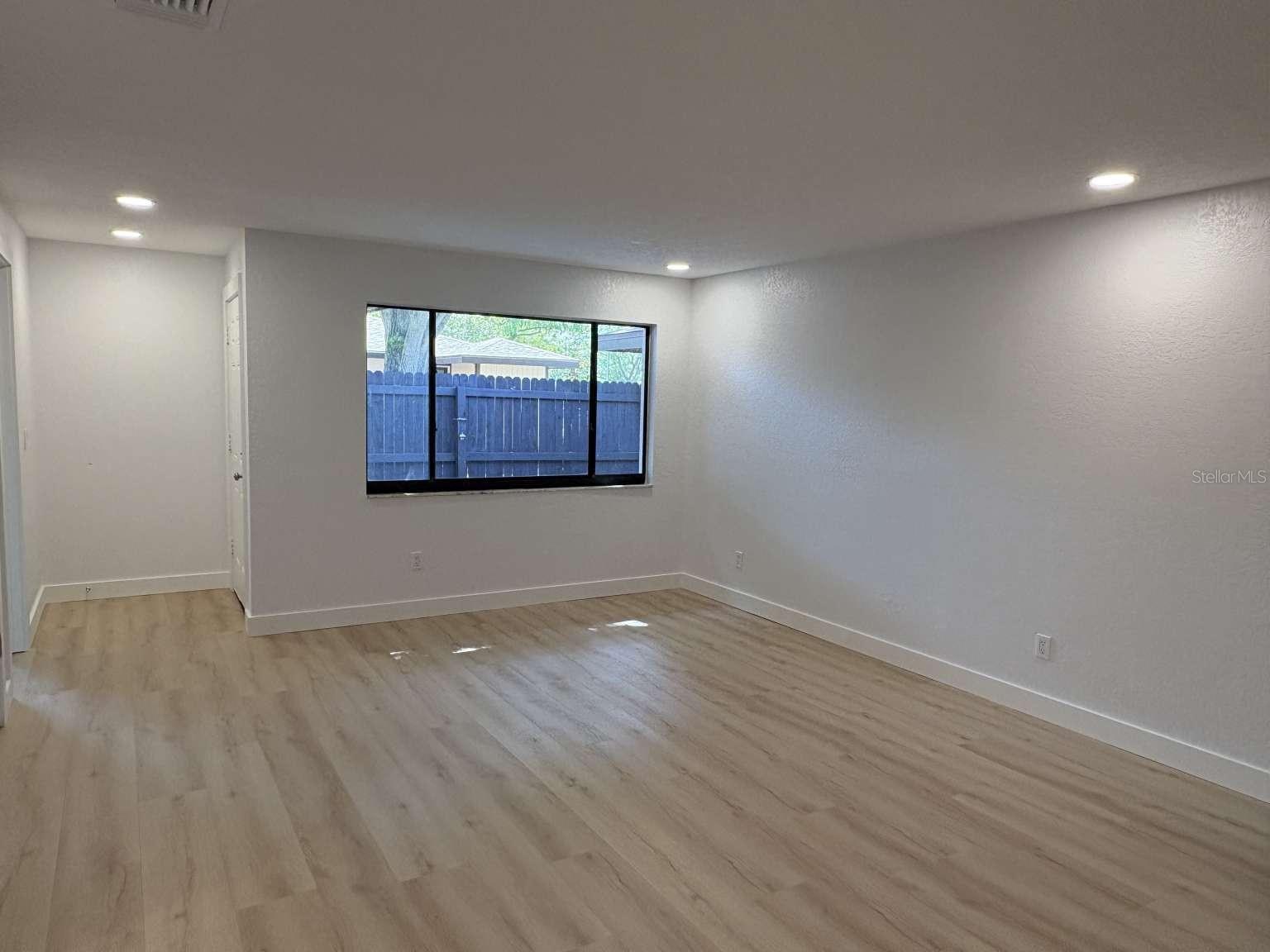 Listing photo id 9 for 8480 60th Street N 801