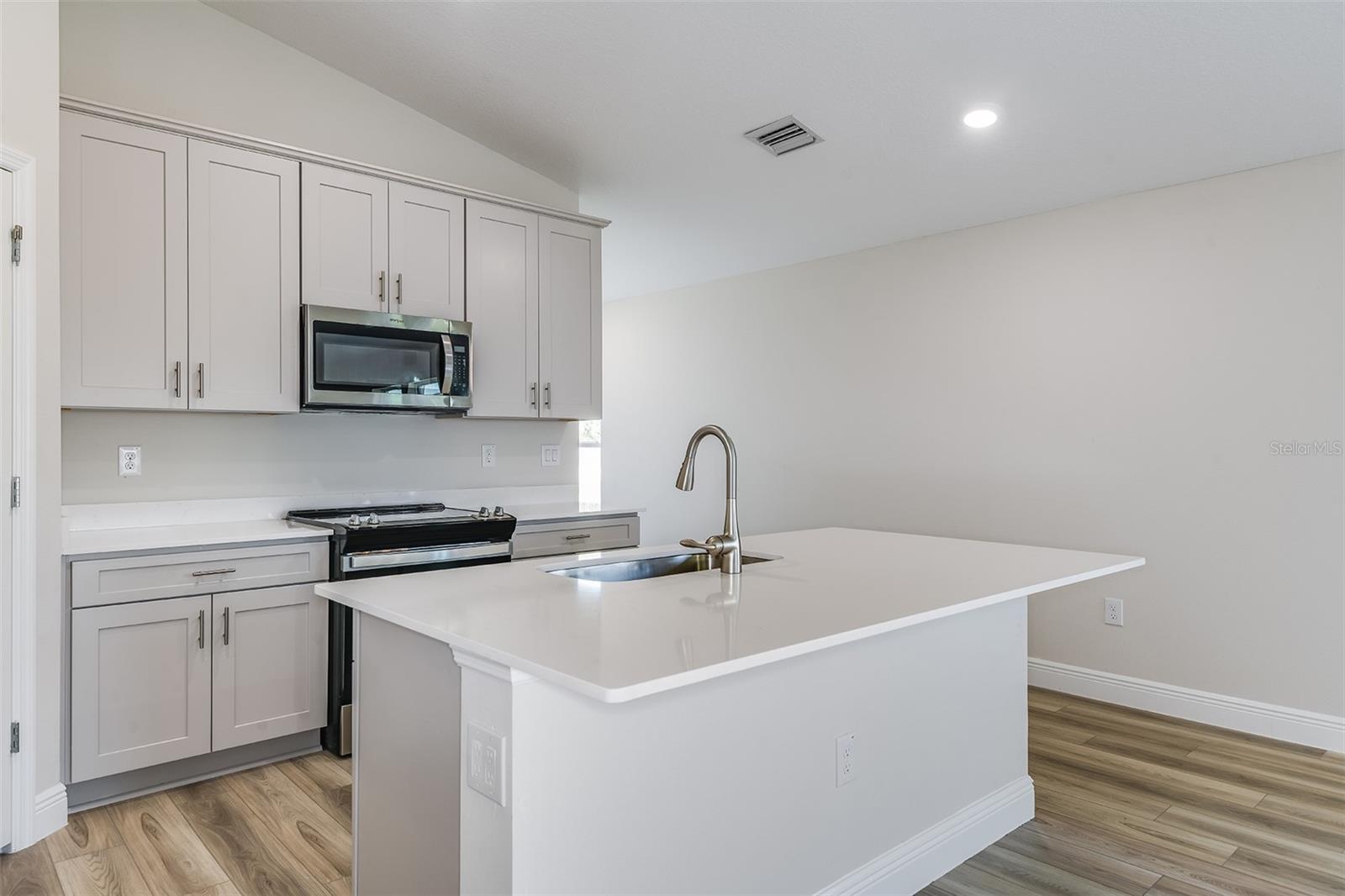 Image 8 of 28 For 6168 Sw 96th Place