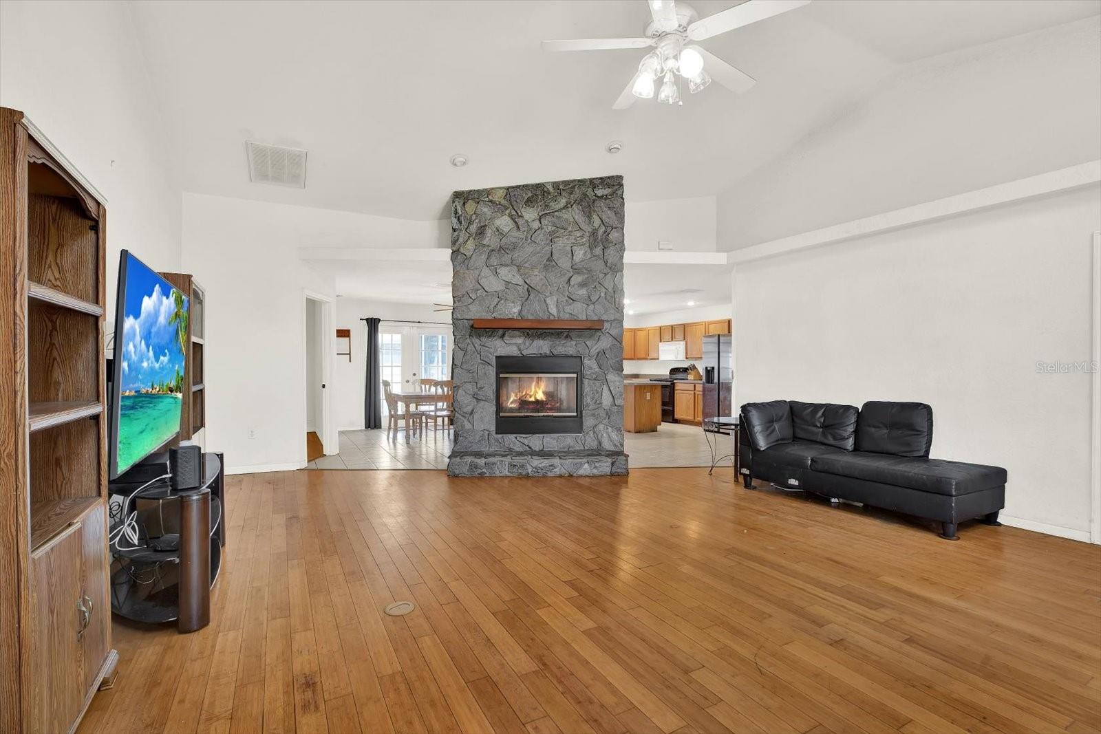 Image 5 of 53 For 8240 Neda Street