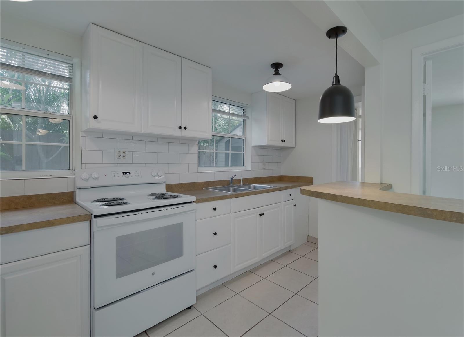 Image 4 of 20 For 833 12th Avenue N A