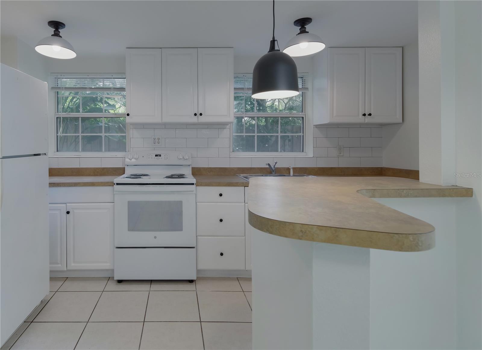 Image 5 of 20 For 833 12th Avenue N A