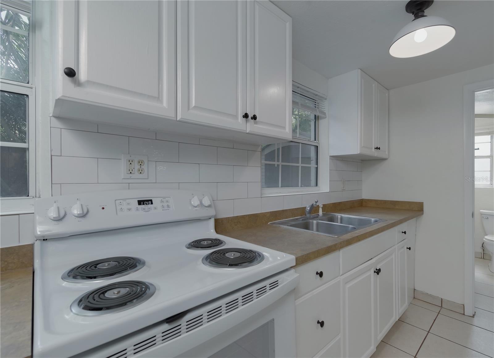 Image 7 of 20 For 833 12th Avenue N A