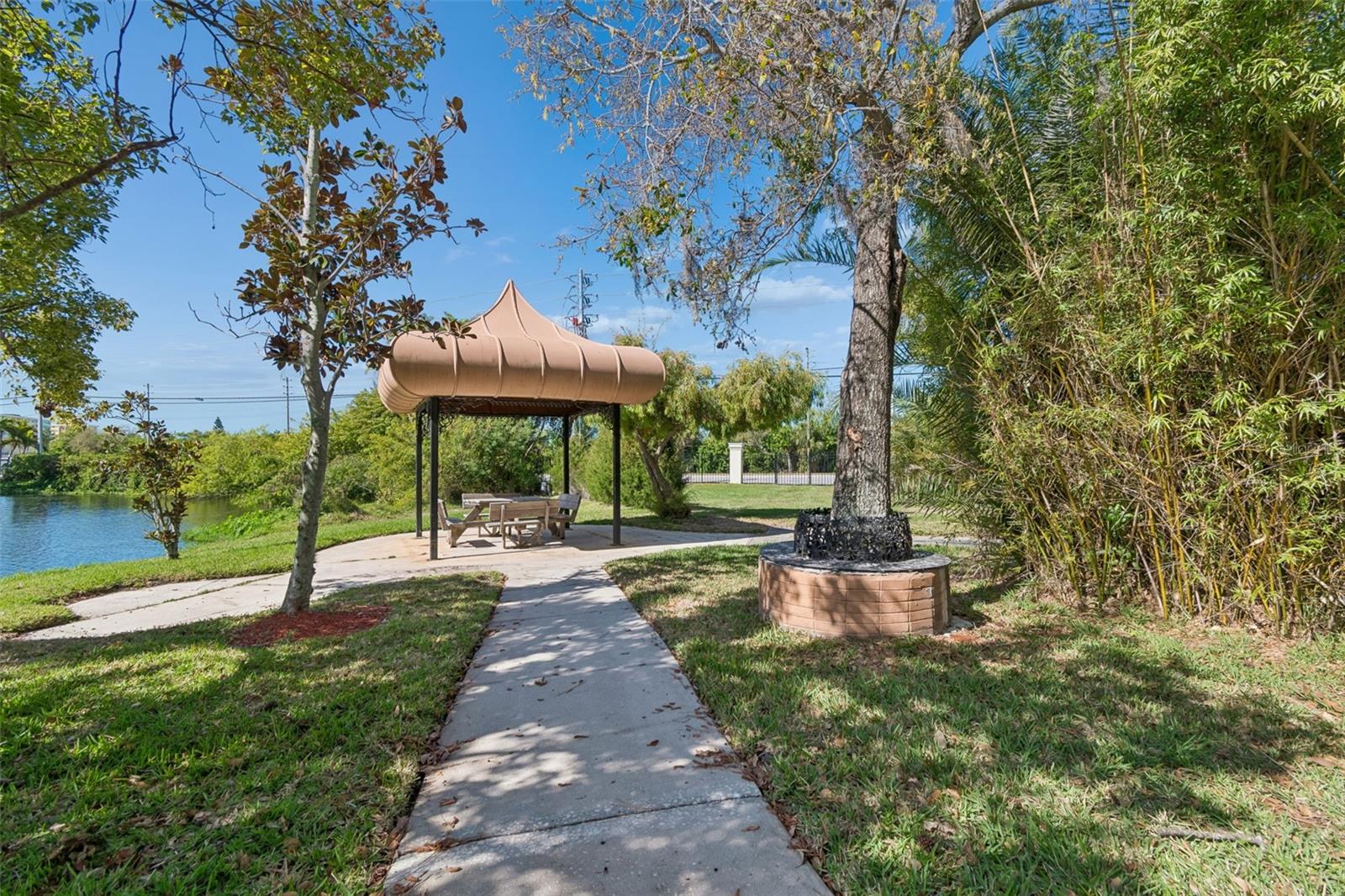 Image 67 of 87 For 11133 Kapok Grand Circle