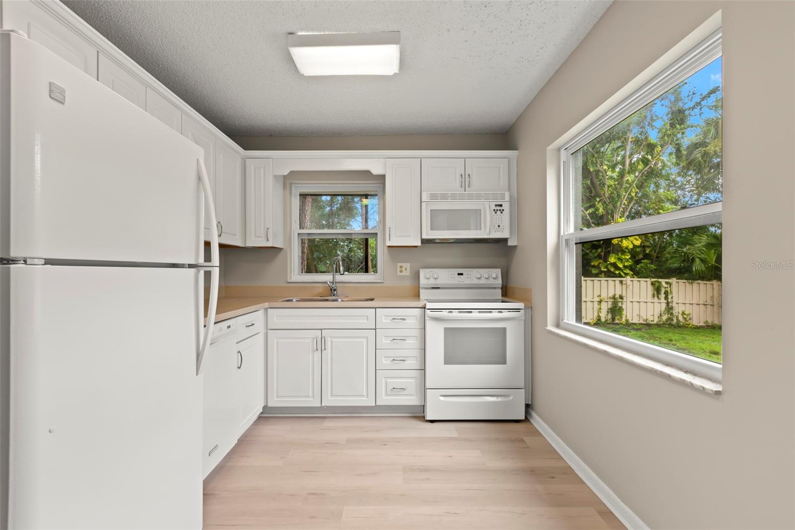 Image 10 of 27 For 476 Santa Cruz Place Ne B