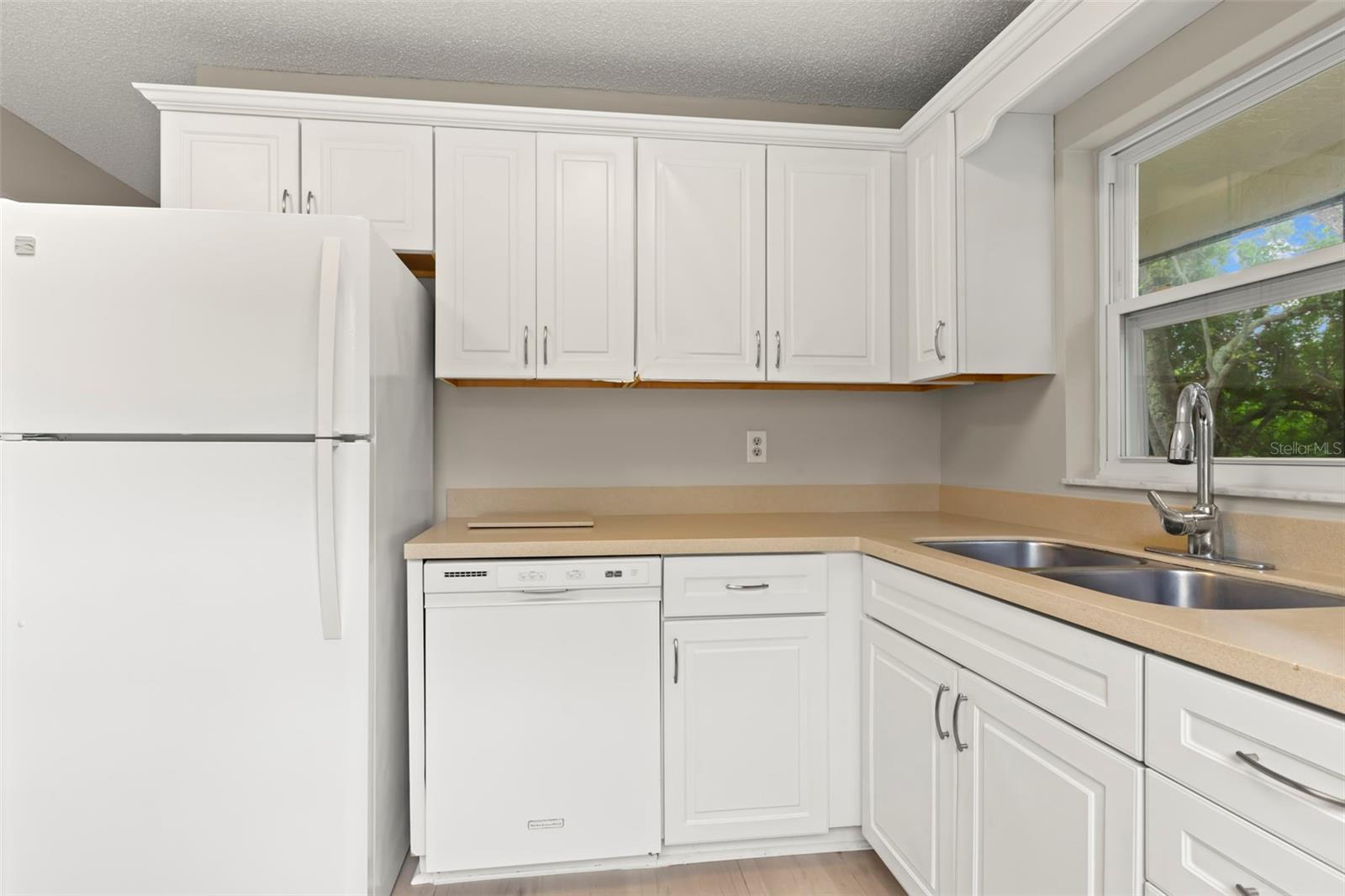 Image 12 of 27 For 476 Santa Cruz Place Ne B