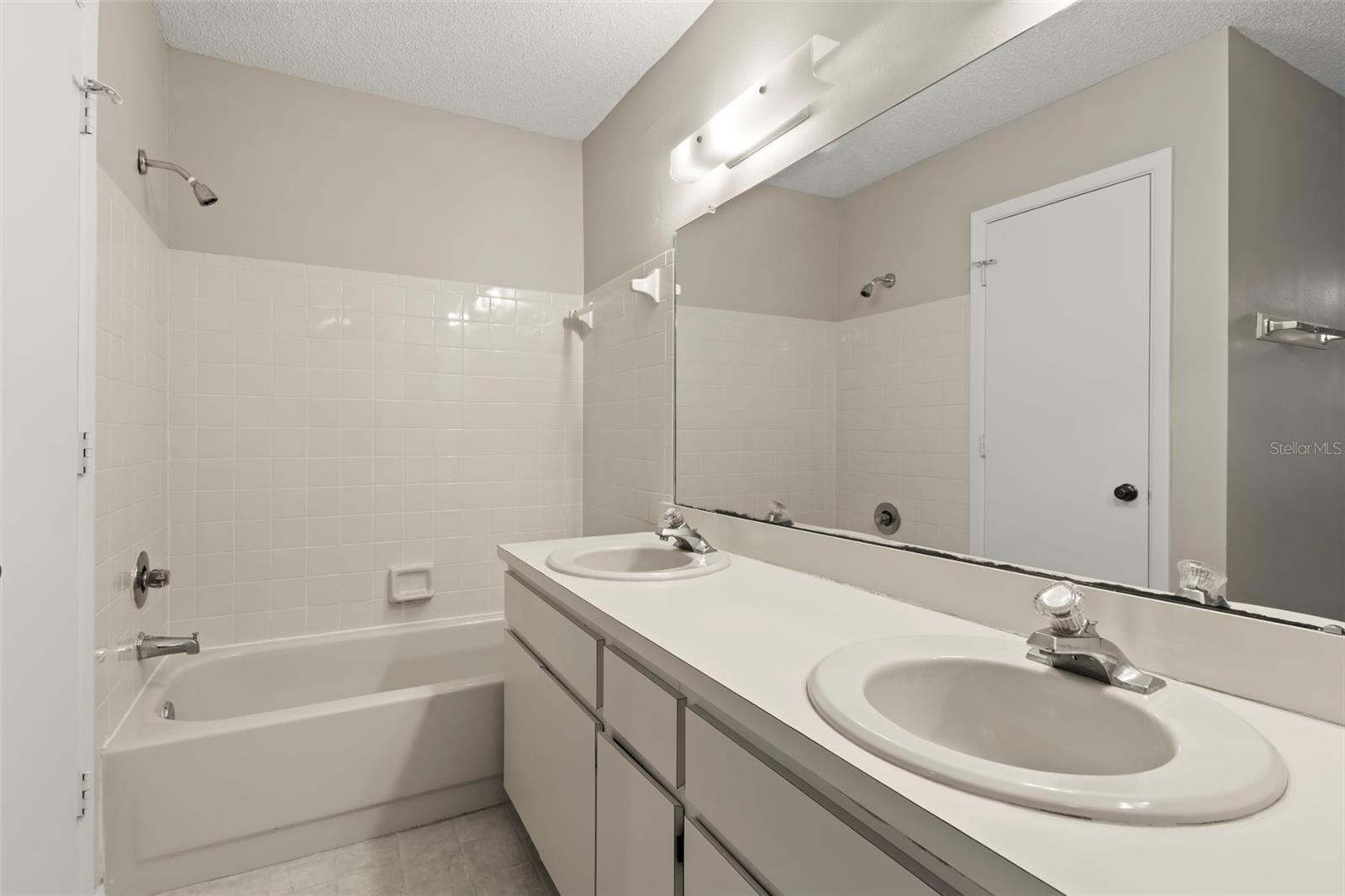 Image 17 of 27 For 476 Santa Cruz Place Ne B